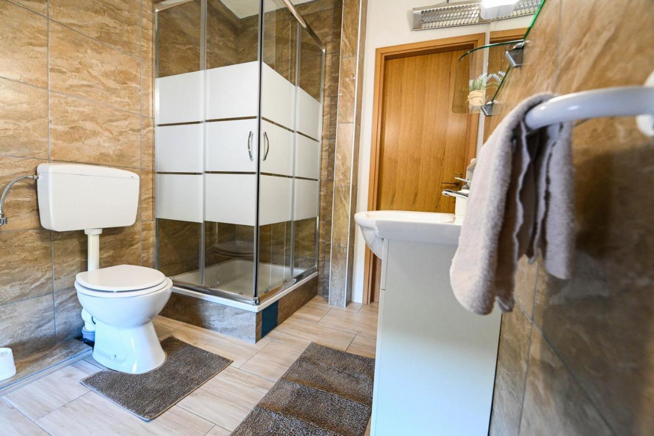 Holiday Home Donji Lepuri Lisicici Esterno foto